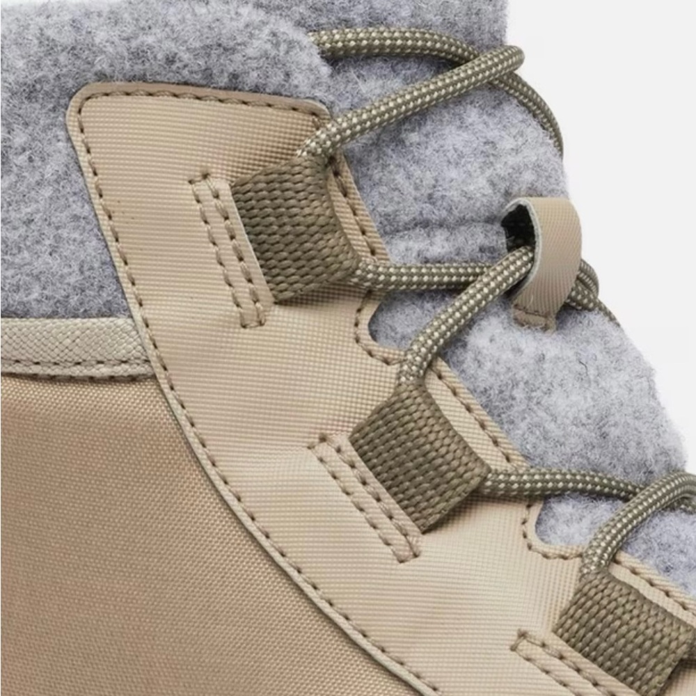 Sorel winter boot FAN-FAVORITE FELT
cosy detail switches things up from fur 7 - Picture 6 of 10